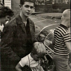 Piet met nichtje 'Goud' Elsje mee met een rondvaartboot in Amsterdam circa 1963