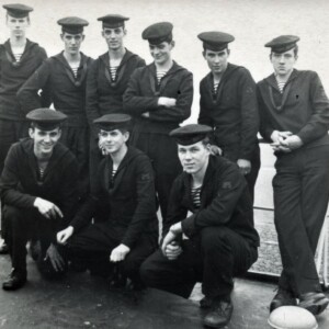 Piet op kruiser De Zeven Provinciën voorste rij in het midden in 1964