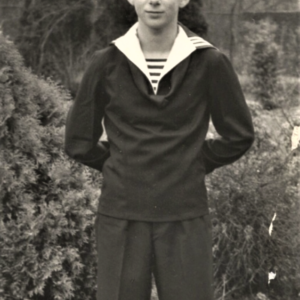 Piet op het MOKH op het exercitieterrein van het Marine Opleidings Kamp Hollandsche Rading, maart 1965