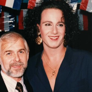 Piet met een bezoeker bij de heropening van de Gay Palace na de brand op 30 oktober 1986