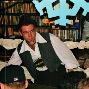 Jan de Klerk sinds jaar en dag de DJ van Café Keerweer tijdens een Tiroler avond circa 1995