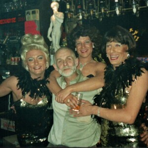 Piet met Lucienne, Theo en Claude in Café Keerweer 1998