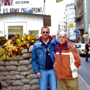 Harry en Piet in Berlijn samen met levenspartner Harry Hengelman in Berlijn voor een seksbeurs circa 2011