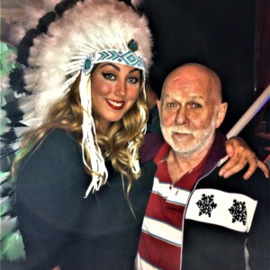 Piet met zangeres Joan Franka, die namens Nederland de deelnemer was van het Eurovisie Songfestival in 2012.