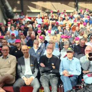 Links Piet Gamelkoorn met rechts Kees Vrijdag op de boekpresentatie op 27 maart 2022 bij boekhandel Donner